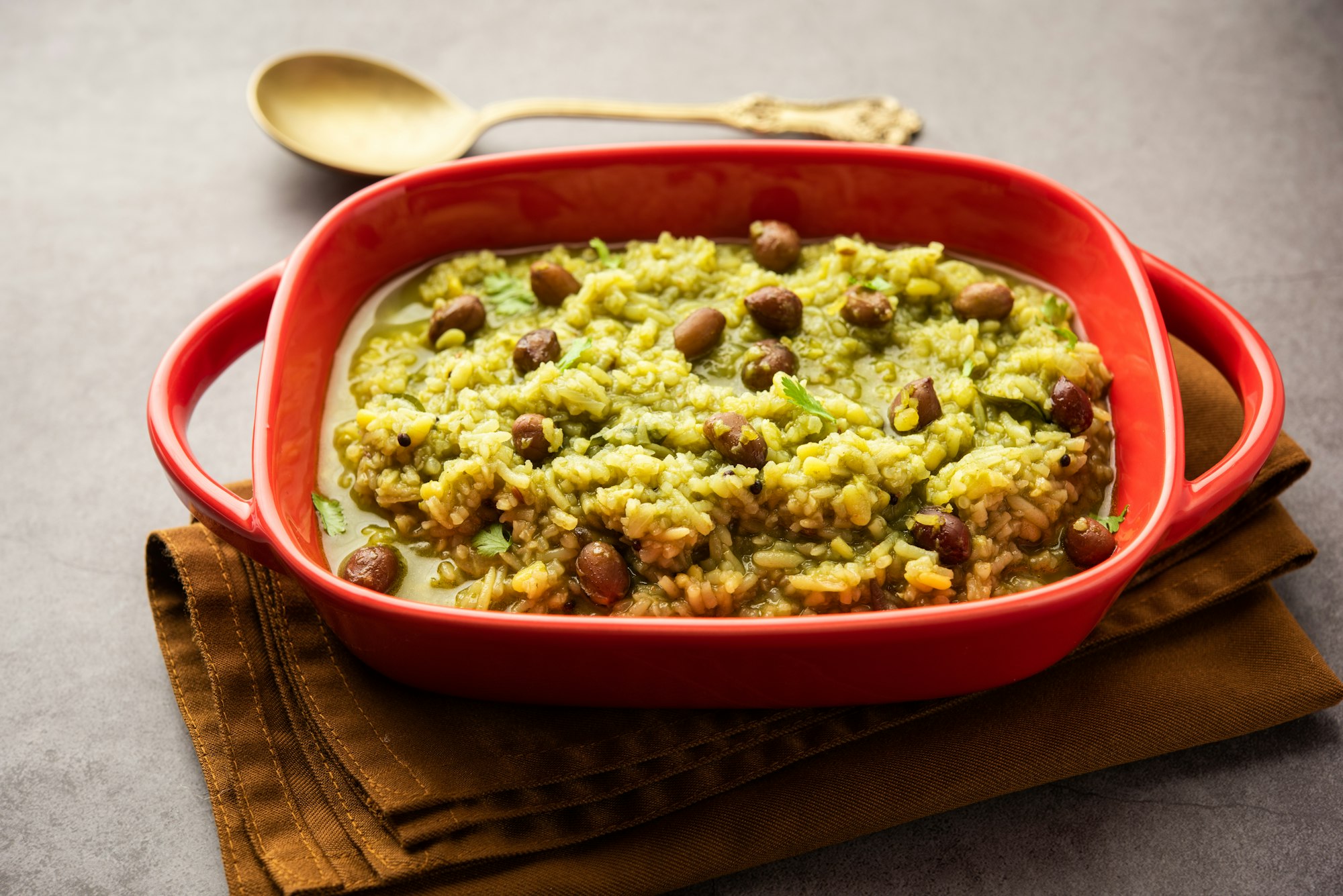 Palak khichdi is a one pot nutritious meal of mung lentils and rice with spinach, Indian food